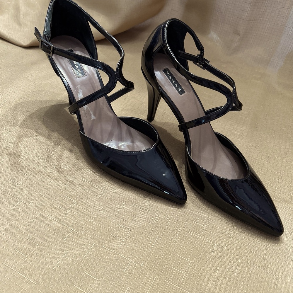 Shiny Black Tahari Staley Pumps Sz 8